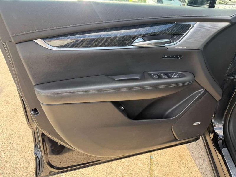 Cadillac XT6 Vehicle Full-screen Gallery Image 11