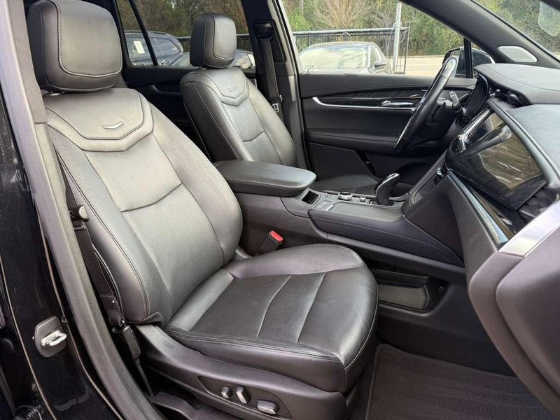 Cadillac XT6 Vehicle Full-screen Gallery Image 13