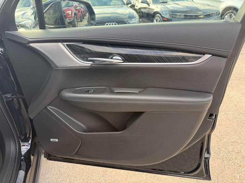 Cadillac XT6 Vehicle Full-screen Gallery Image 14