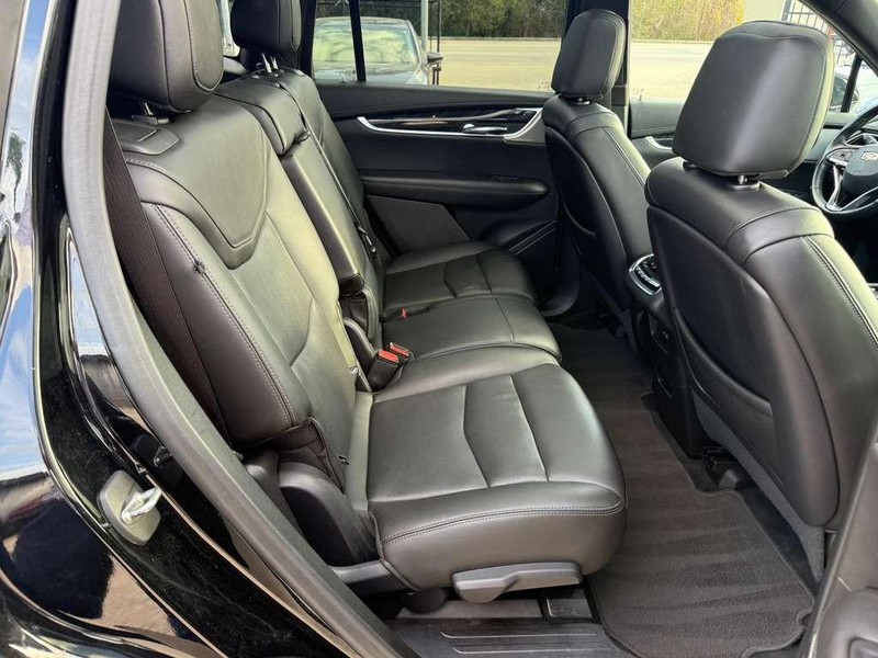 Cadillac XT6 Vehicle Full-screen Gallery Image 15