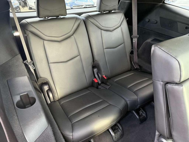 Cadillac XT6 Vehicle Full-screen Gallery Image 16