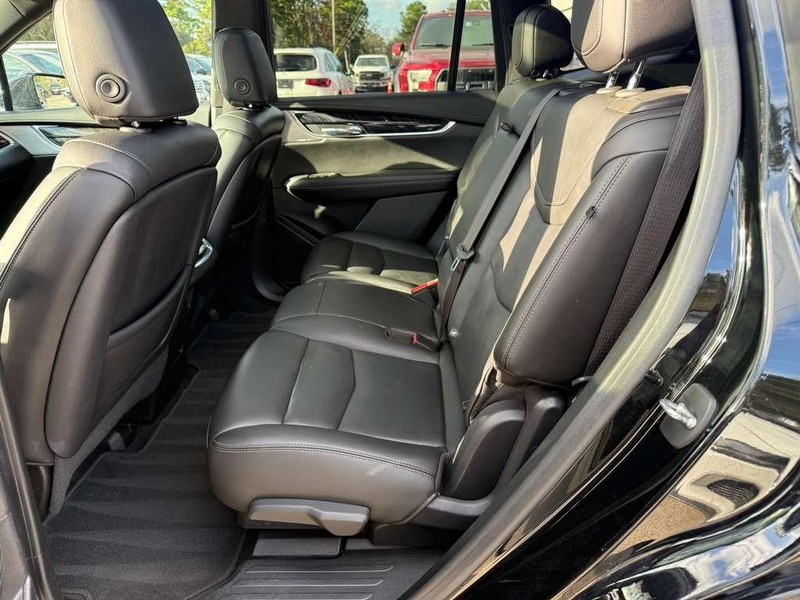 Cadillac XT6 Vehicle Full-screen Gallery Image 18