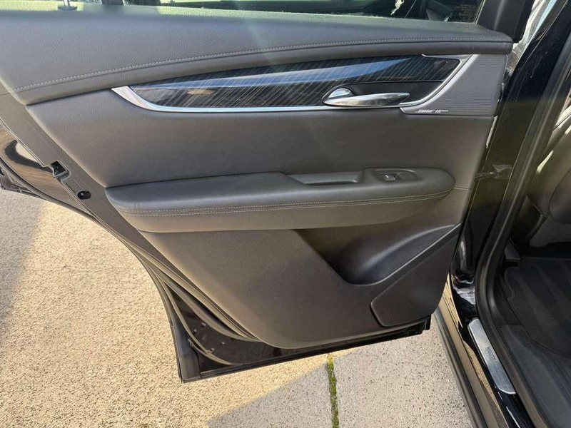 Cadillac XT6 Vehicle Full-screen Gallery Image 20