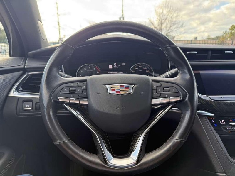 Cadillac XT6 Vehicle Full-screen Gallery Image 21