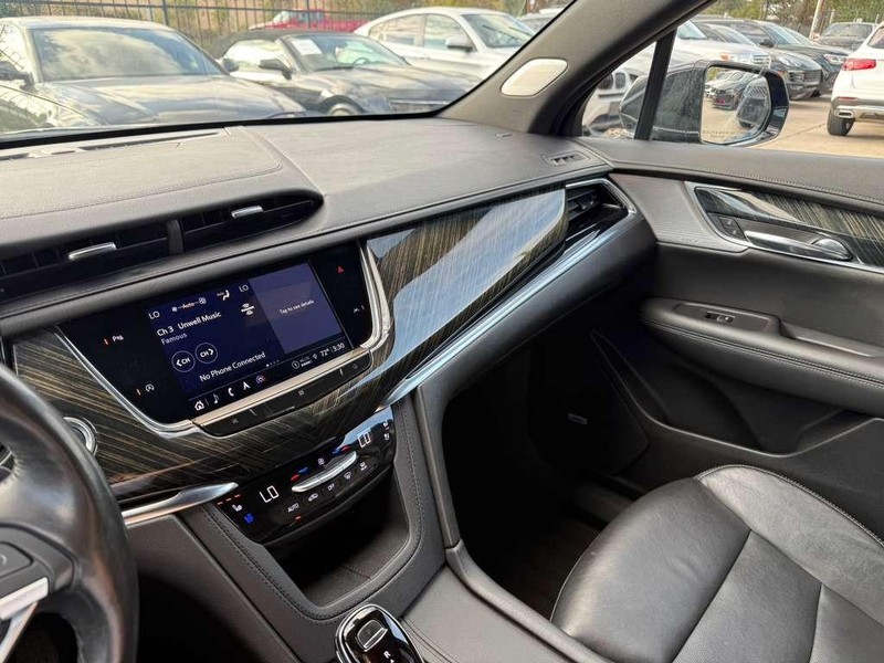 Cadillac XT6 Vehicle Full-screen Gallery Image 24