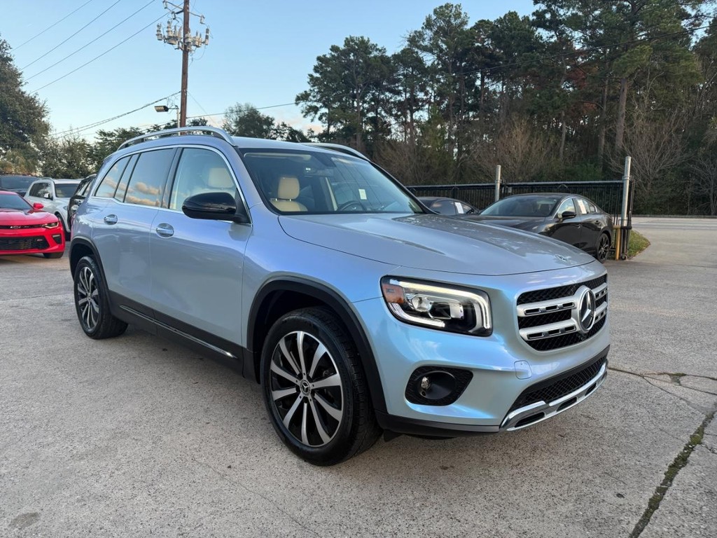 Mercedes-Benz GLB 250 Vehicle Full-screen Gallery Image 04