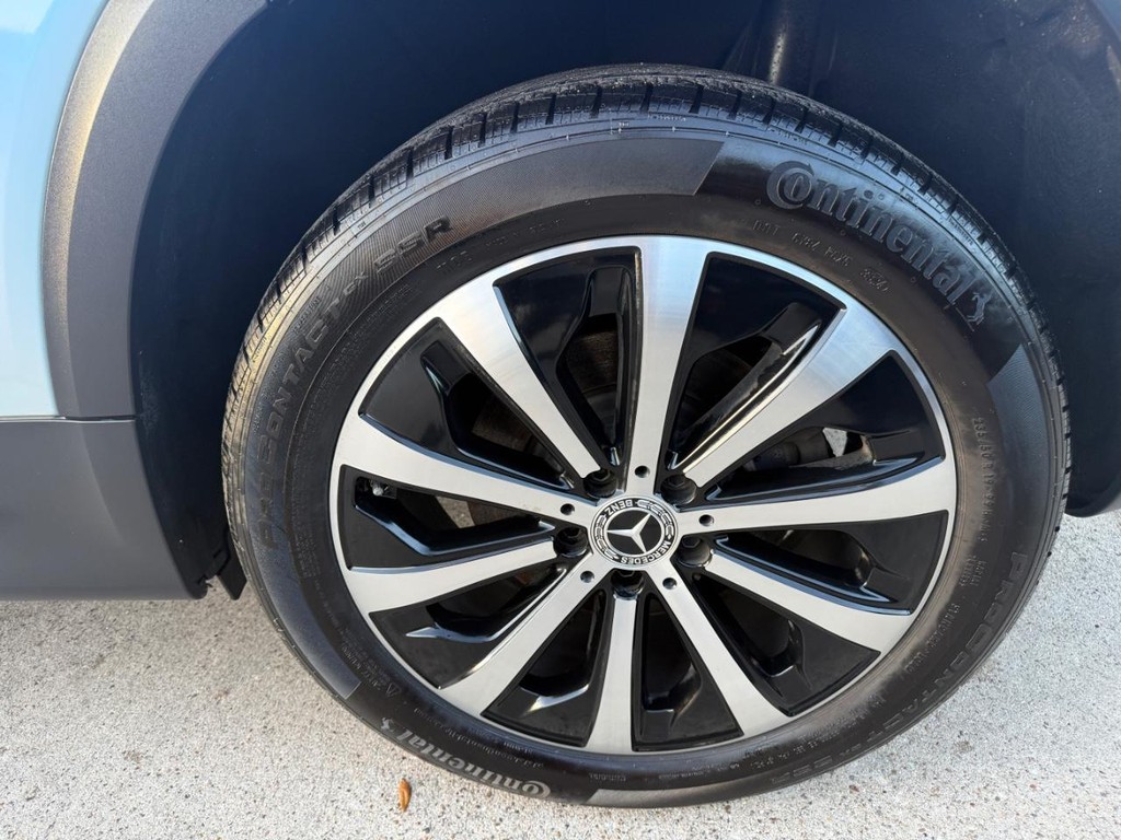 Mercedes-Benz GLB 250 Vehicle Full-screen Gallery Image 26