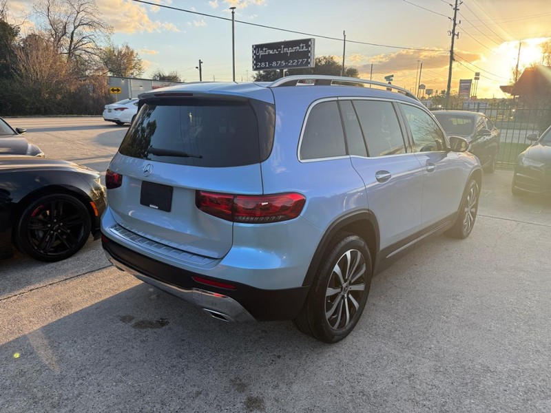 Mercedes-Benz GLB Vehicle Full-screen Gallery Image 06