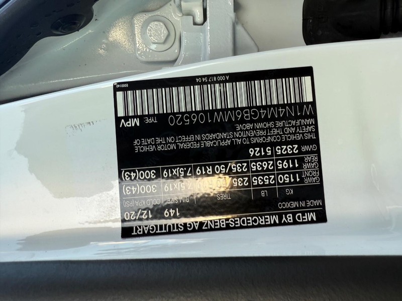 Mercedes-Benz GLB Vehicle Full-screen Gallery Image 25