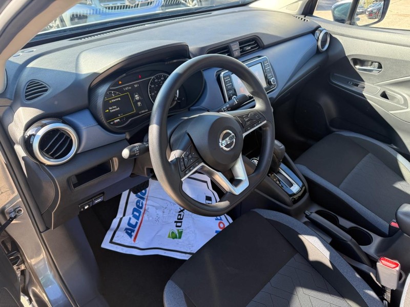 Nissan Versa Vehicle Full-screen Gallery Image 10