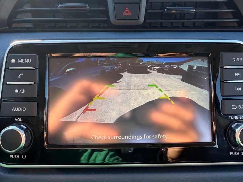 Nissan Versa Vehicle Full-screen Gallery Image 25