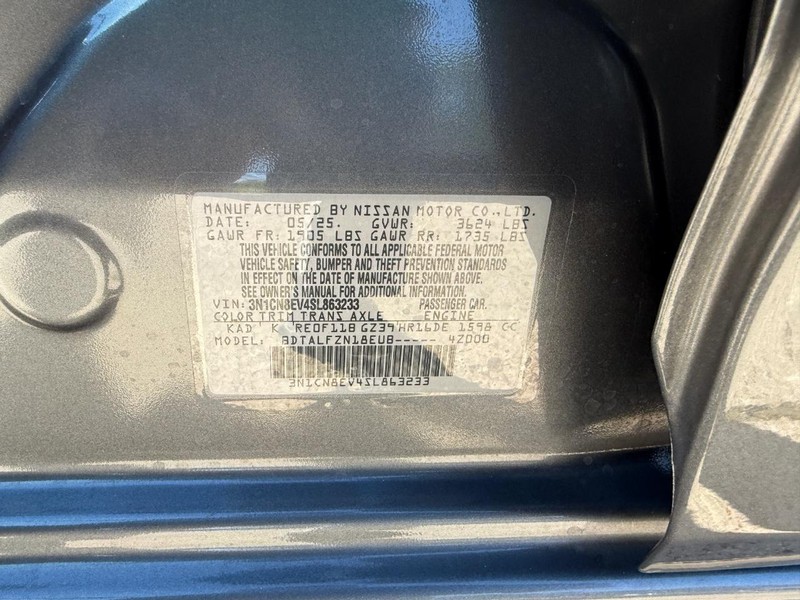 Nissan Versa Vehicle Full-screen Gallery Image 28