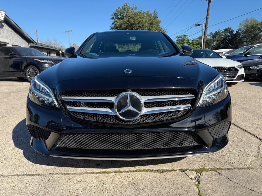 Mercedes-Benz C 300 Vehicle Full-screen Gallery Image 02