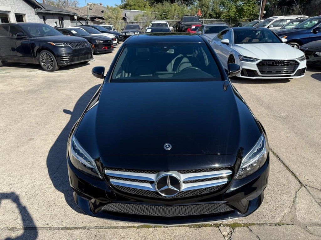 Mercedes-Benz C 300 Vehicle Full-screen Gallery Image 03