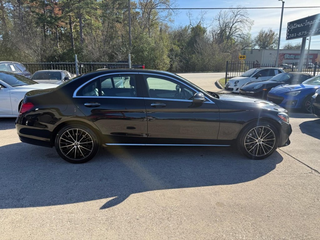 Mercedes-Benz C 300 Vehicle Full-screen Gallery Image 05