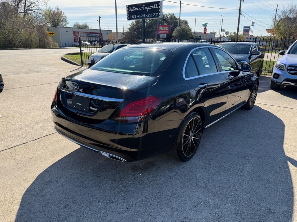 Mercedes-Benz C 300 Vehicle Full-screen Gallery Image 06