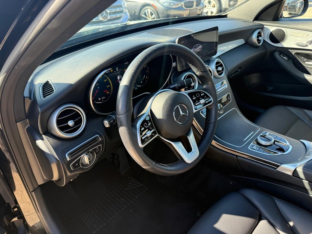 Mercedes-Benz C 300 Vehicle Full-screen Gallery Image 10