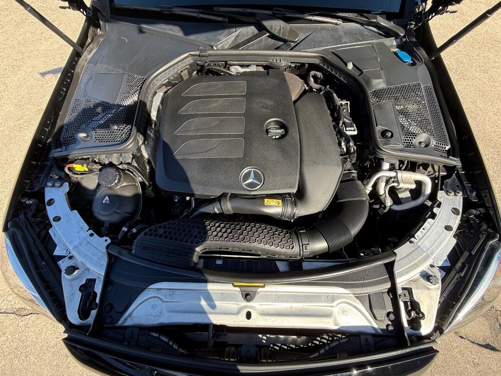 Mercedes-Benz C 300 Vehicle Full-screen Gallery Image 26