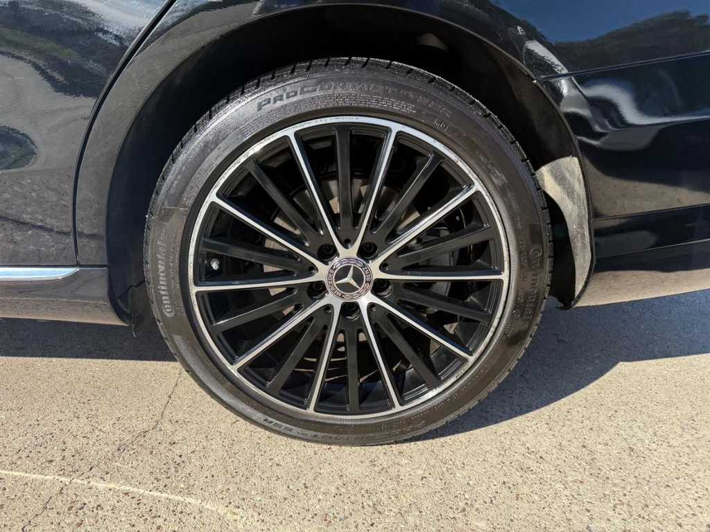 Mercedes-Benz C 300 Vehicle Full-screen Gallery Image 27