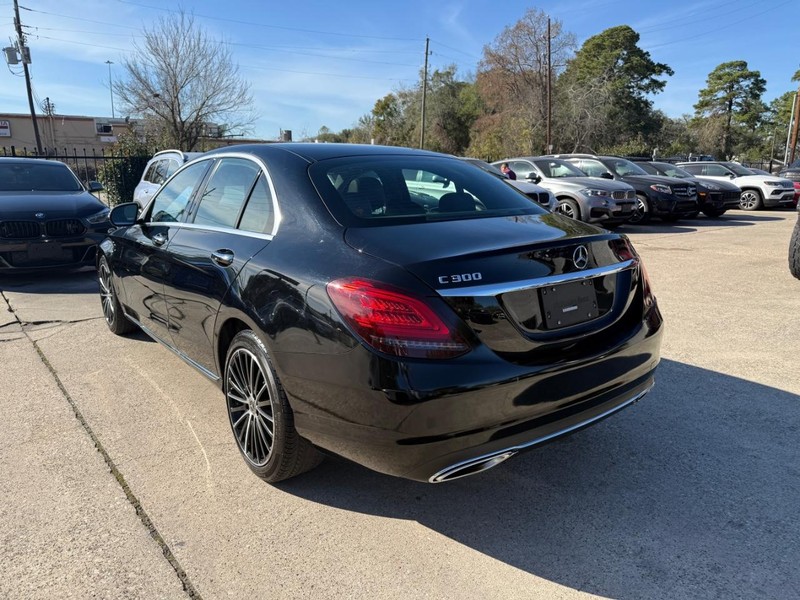 Mercedes-Benz C 300 Vehicle Full-screen Gallery Image 08