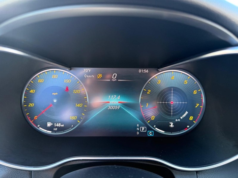 Mercedes-Benz C 300 Vehicle Full-screen Gallery Image 21