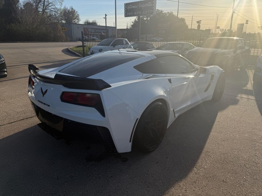 Chevrolet Corvette Vehicle Full-screen Gallery Image 07