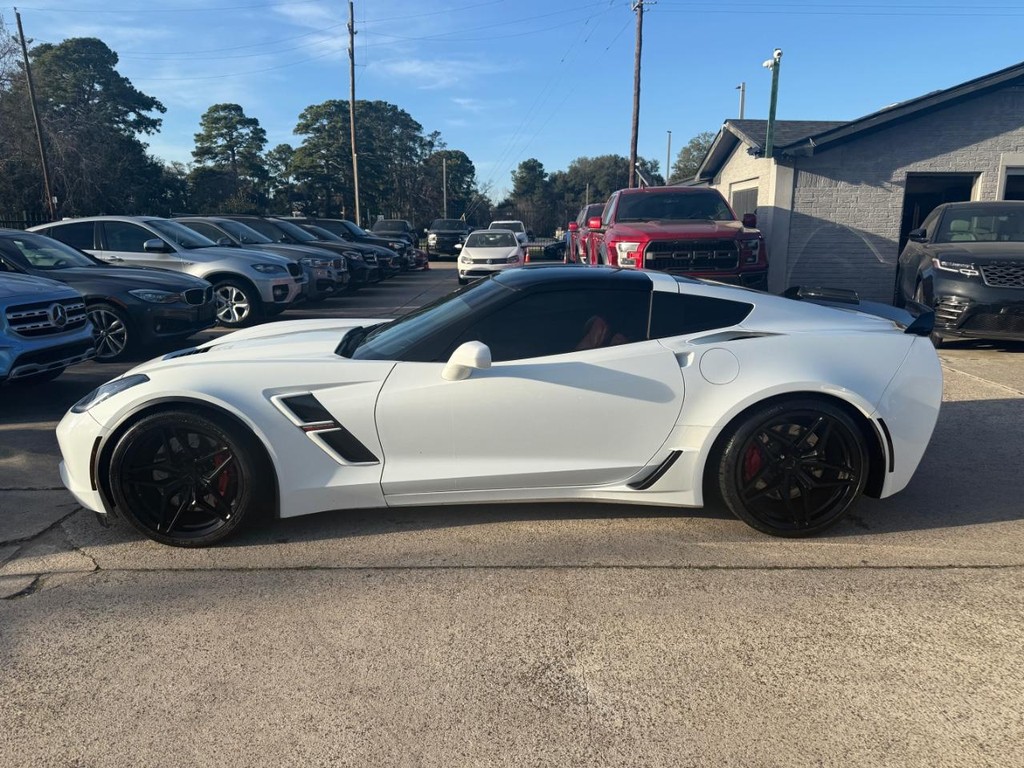 Chevrolet Corvette Vehicle Full-screen Gallery Image 10