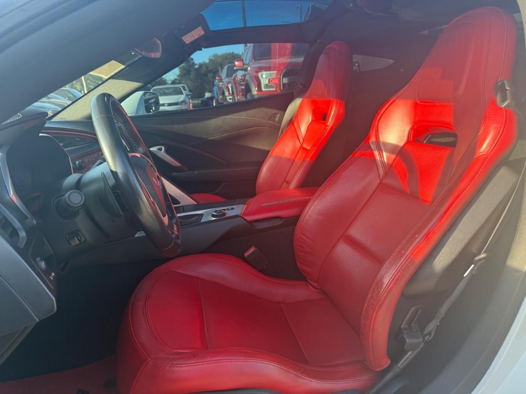 Chevrolet Corvette Vehicle Full-screen Gallery Image 12