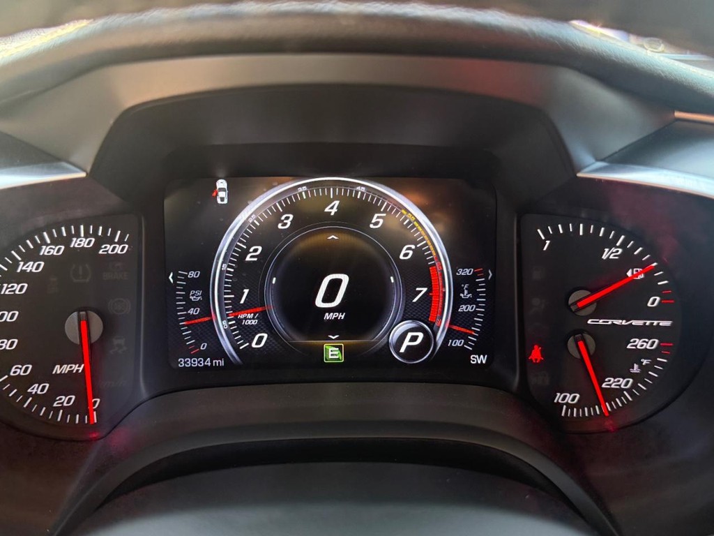 Chevrolet Corvette Vehicle Full-screen Gallery Image 18