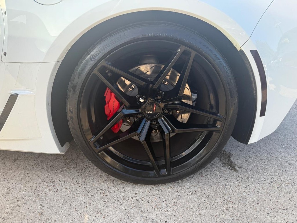 Chevrolet Corvette Vehicle Full-screen Gallery Image 21