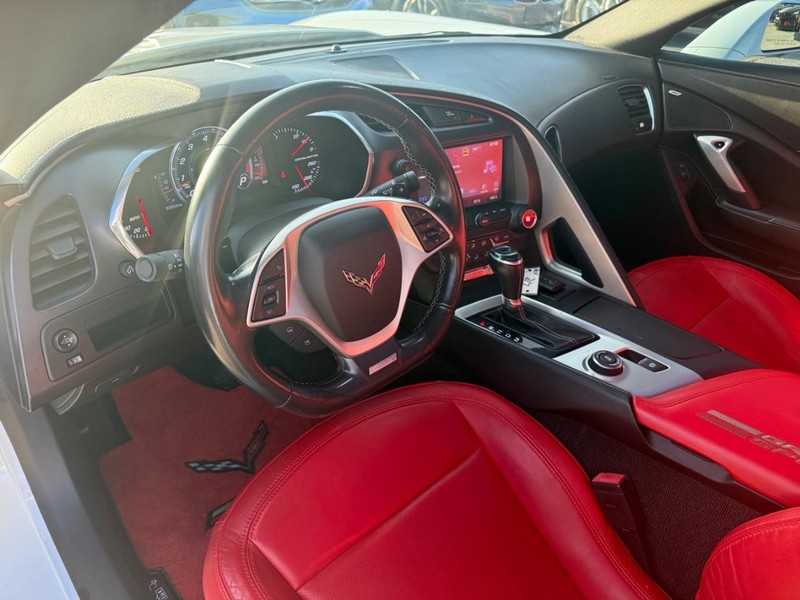 Chevrolet Corvette Vehicle Full-screen Gallery Image 11