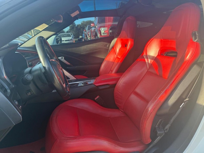 Chevrolet Corvette Vehicle Full-screen Gallery Image 12