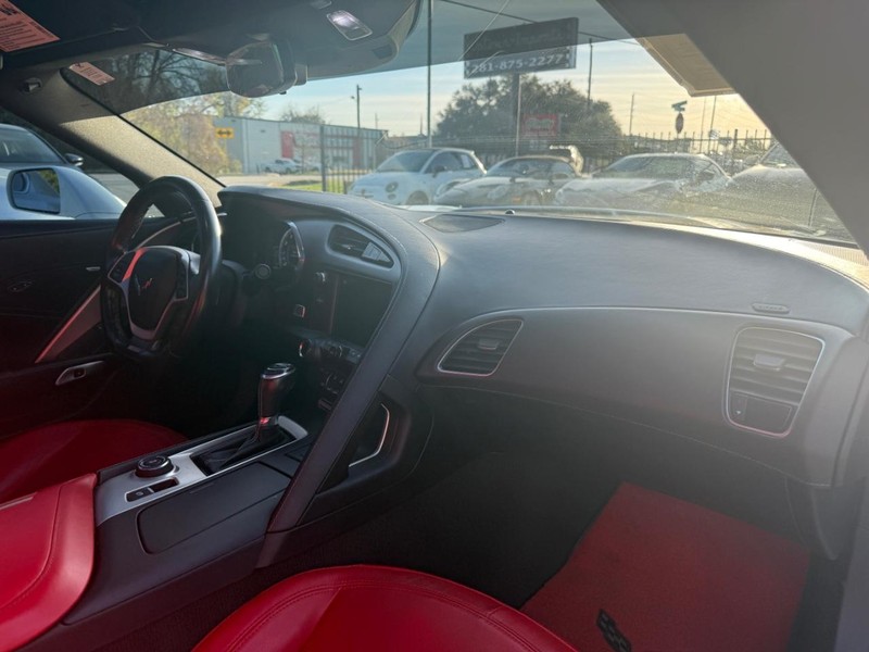 Chevrolet Corvette Vehicle Full-screen Gallery Image 14