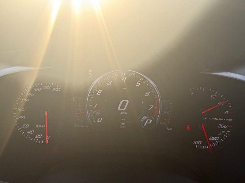 Chevrolet Corvette Vehicle Full-screen Gallery Image 18