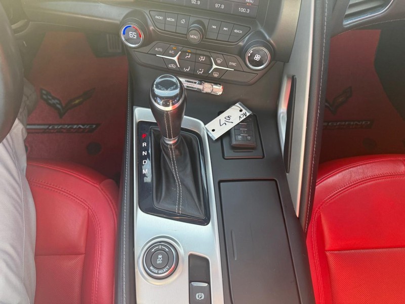 Chevrolet Corvette Vehicle Full-screen Gallery Image 19