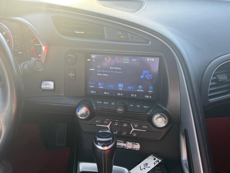 Chevrolet Corvette Vehicle Full-screen Gallery Image 20