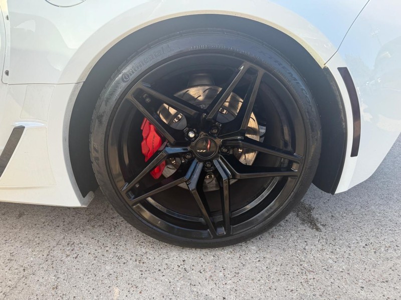 Chevrolet Corvette Vehicle Full-screen Gallery Image 22