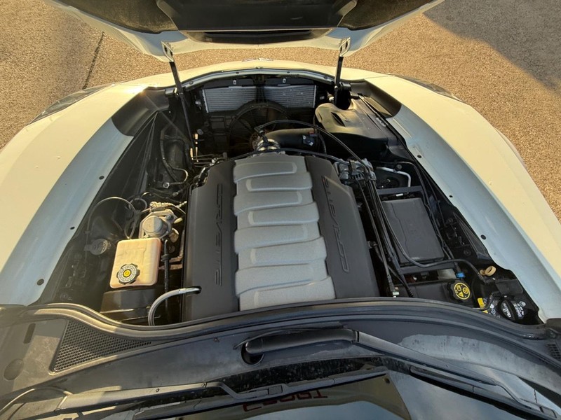 Chevrolet Corvette Vehicle Full-screen Gallery Image 24