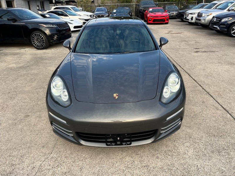 Porsche Panamera Vehicle Full-screen Gallery Image 03