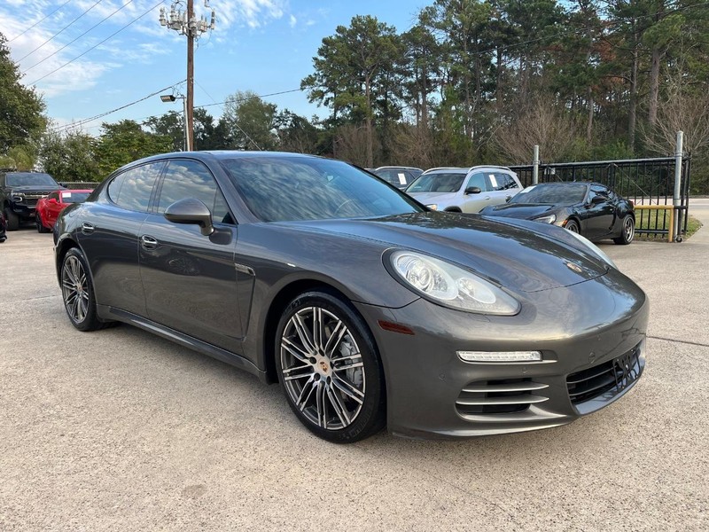 Porsche Panamera Vehicle Full-screen Gallery Image 04