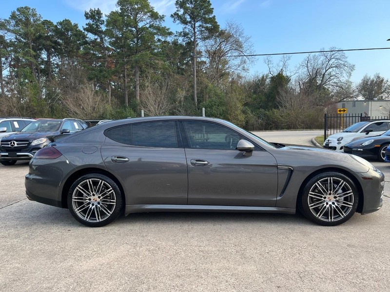 Porsche Panamera Vehicle Full-screen Gallery Image 05