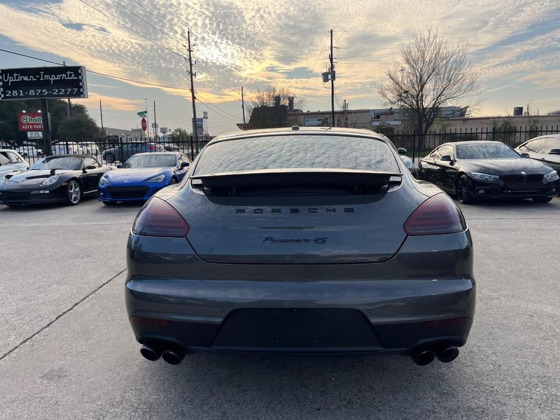 Porsche Panamera Vehicle Full-screen Gallery Image 07