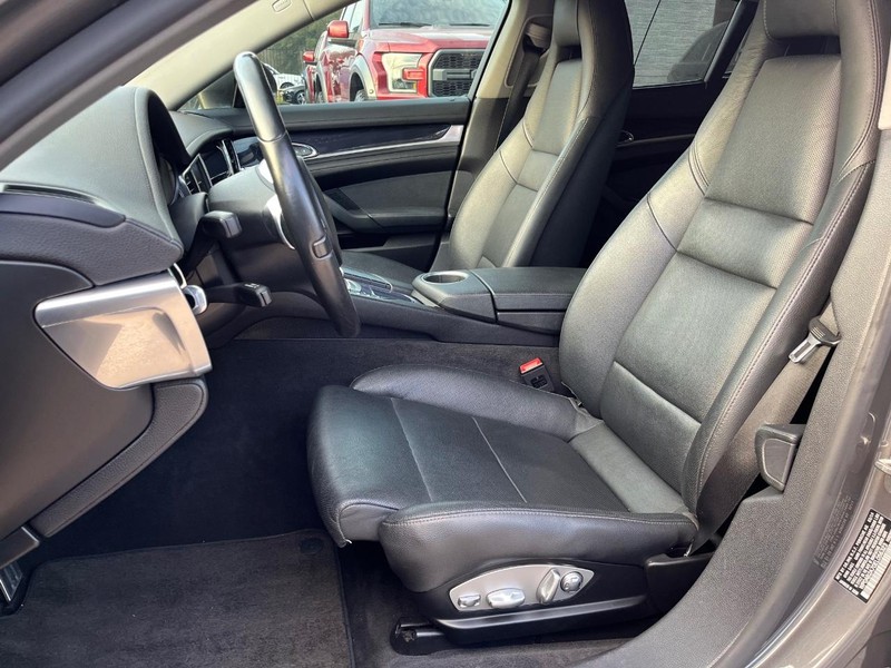 Porsche Panamera Vehicle Full-screen Gallery Image 11