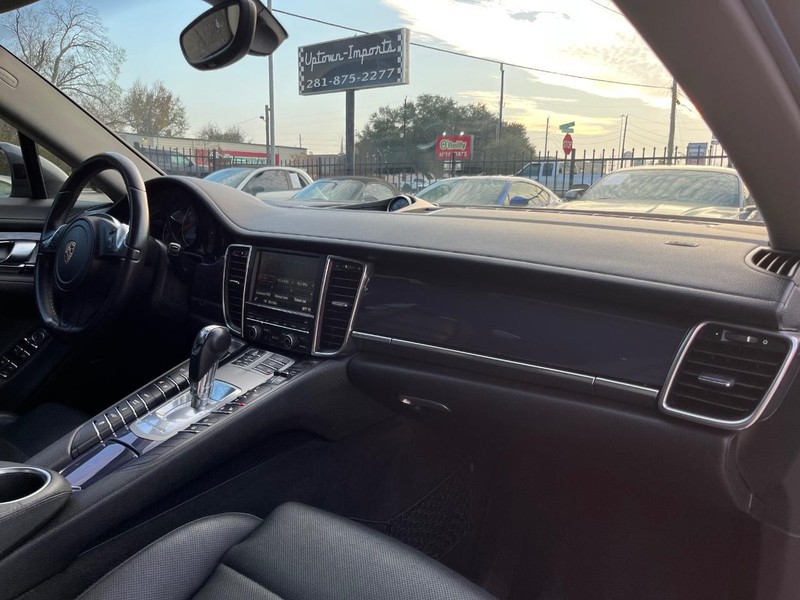 Porsche Panamera Vehicle Full-screen Gallery Image 13