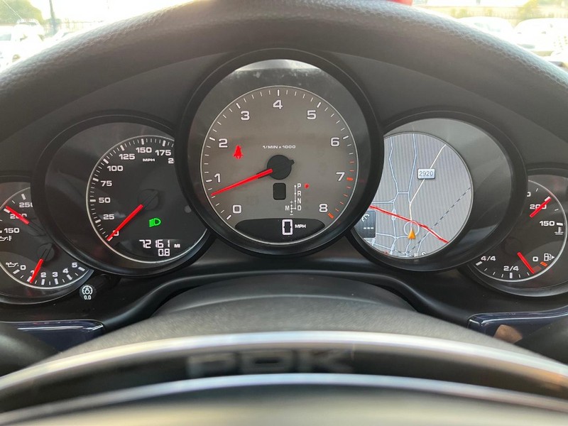 Porsche Panamera Vehicle Full-screen Gallery Image 21