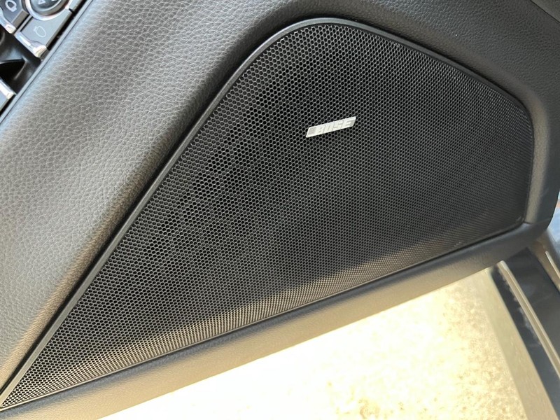 Porsche Panamera Vehicle Full-screen Gallery Image 28