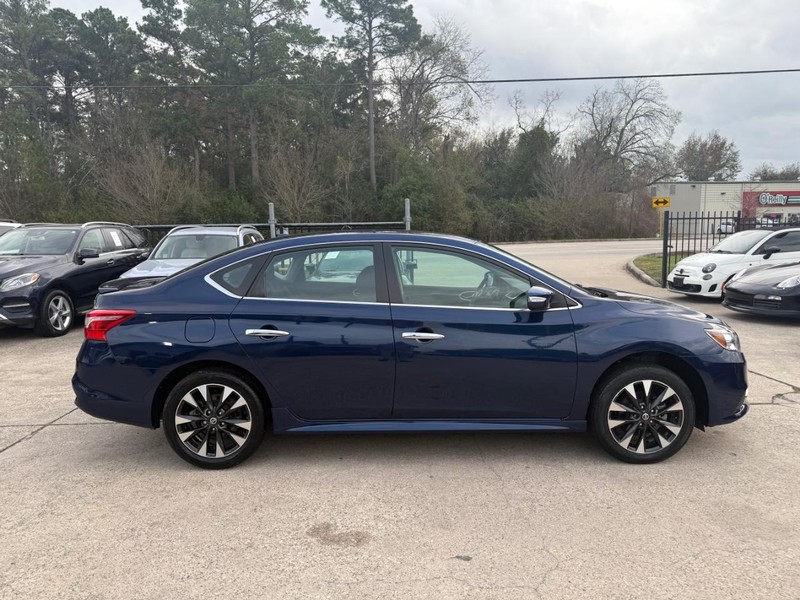 Nissan Sentra Vehicle Full-screen Gallery Image 05