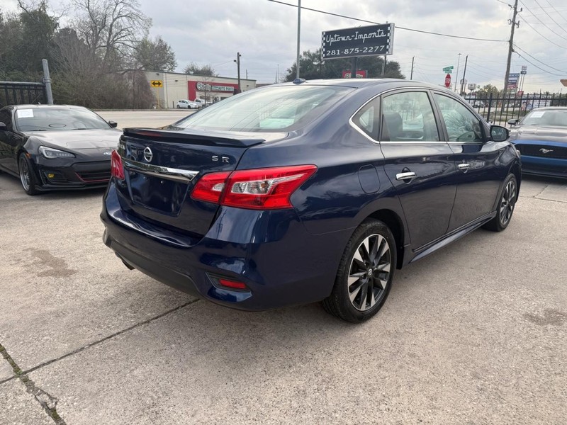 Nissan Sentra Vehicle Full-screen Gallery Image 06