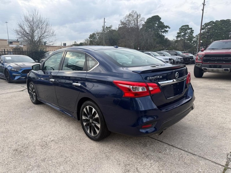 Nissan Sentra Vehicle Full-screen Gallery Image 08