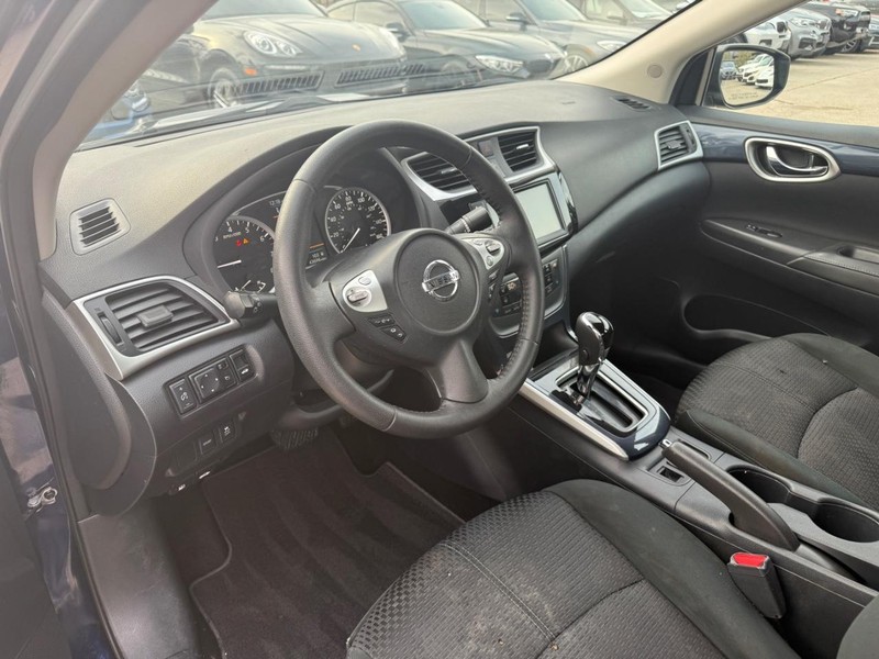 Nissan Sentra Vehicle Full-screen Gallery Image 10